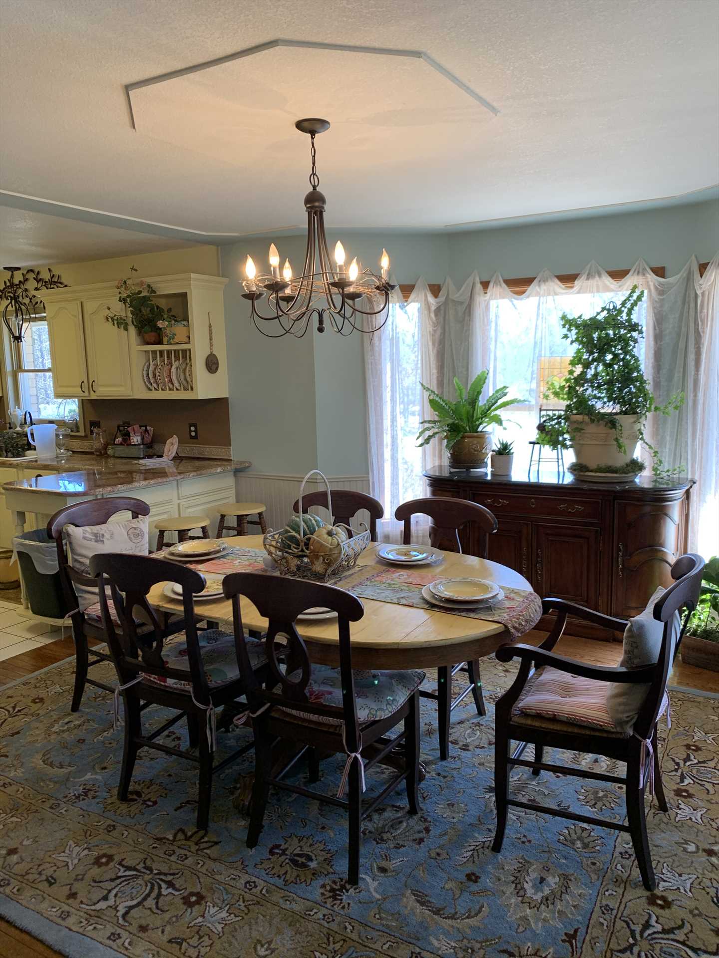                                                 Elegant touches in the dining room make even the most casual meal a special experience.