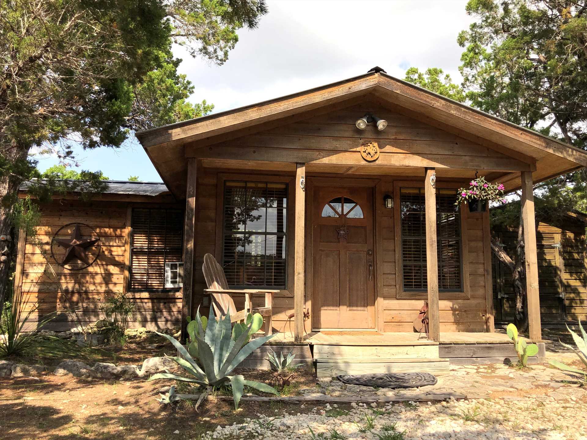                                                 With a handy kitchenette, charcoal grill, TV with 40 channels, fire pit, and additional comforts, the Love Shack is a wonderful getaway within a getaway at the Retreat!