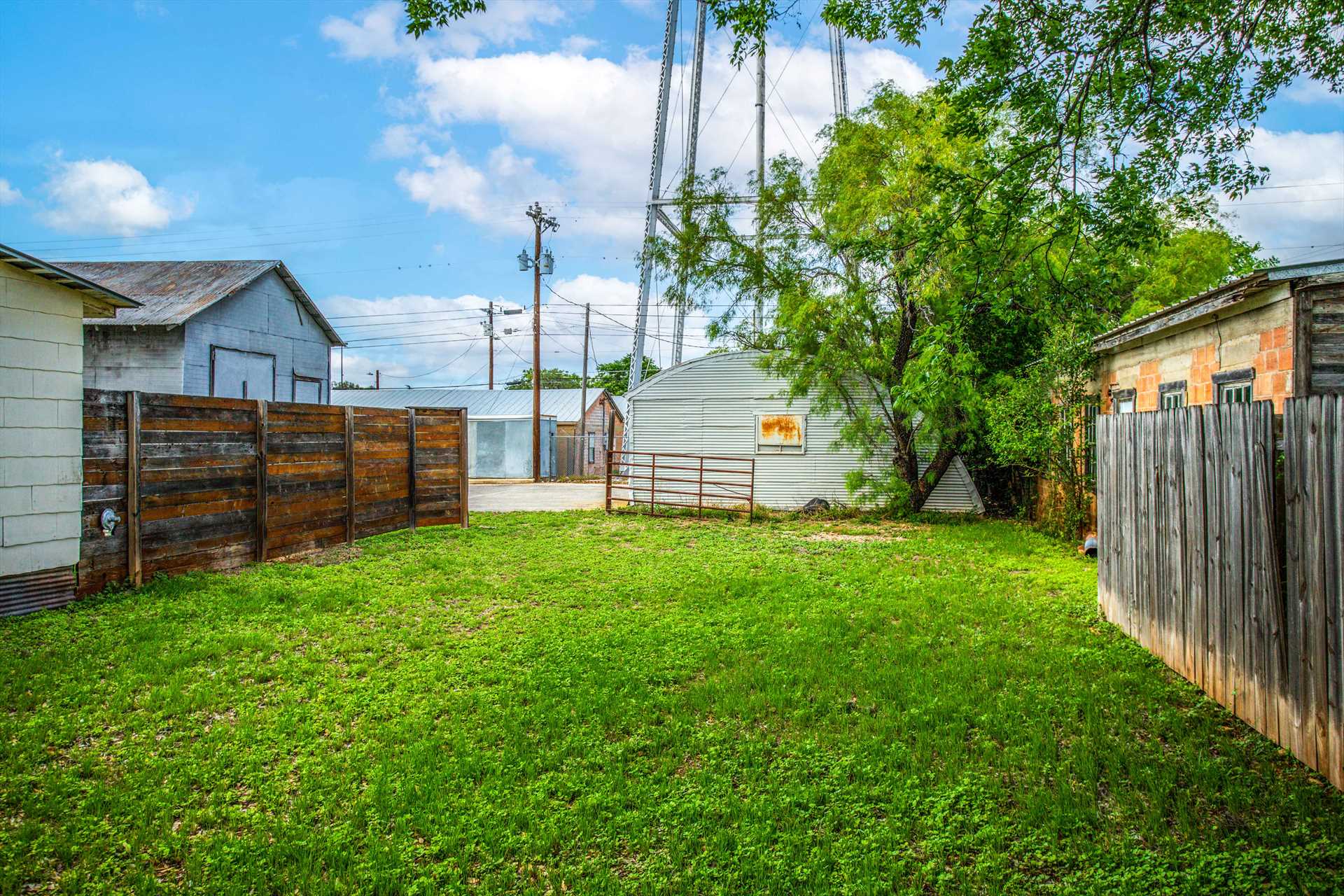                                                 Just one-and-a-half blocks away from Lonesome Dove is the fun and adventure of the Medina River!