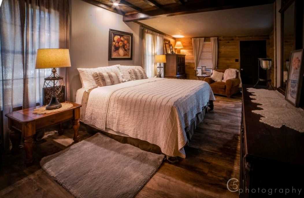                                                 Stately country elegance and comfort come together in the plush king-sized bed in the Homestead's master bedroom.