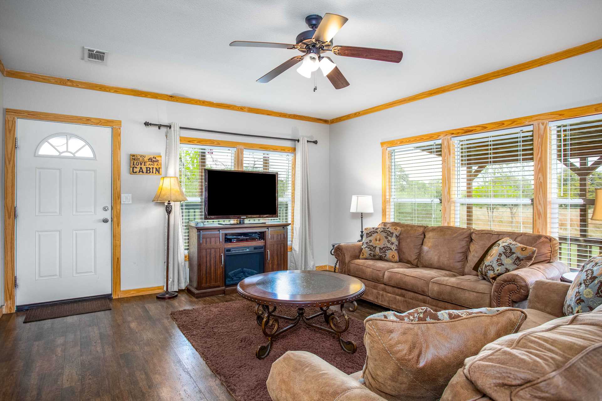                                                 Satellite TVs, Wifi Internet, central air, and ceiling fans all help to make your visit to the Hideaway both comfortable and entertaining!