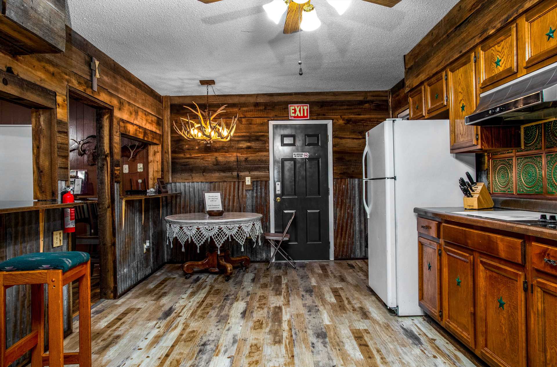                                                 Even though it has a rustic pioneer-era vibe, the Retreat's kitchen is equipped with modern appliances for meal prep!