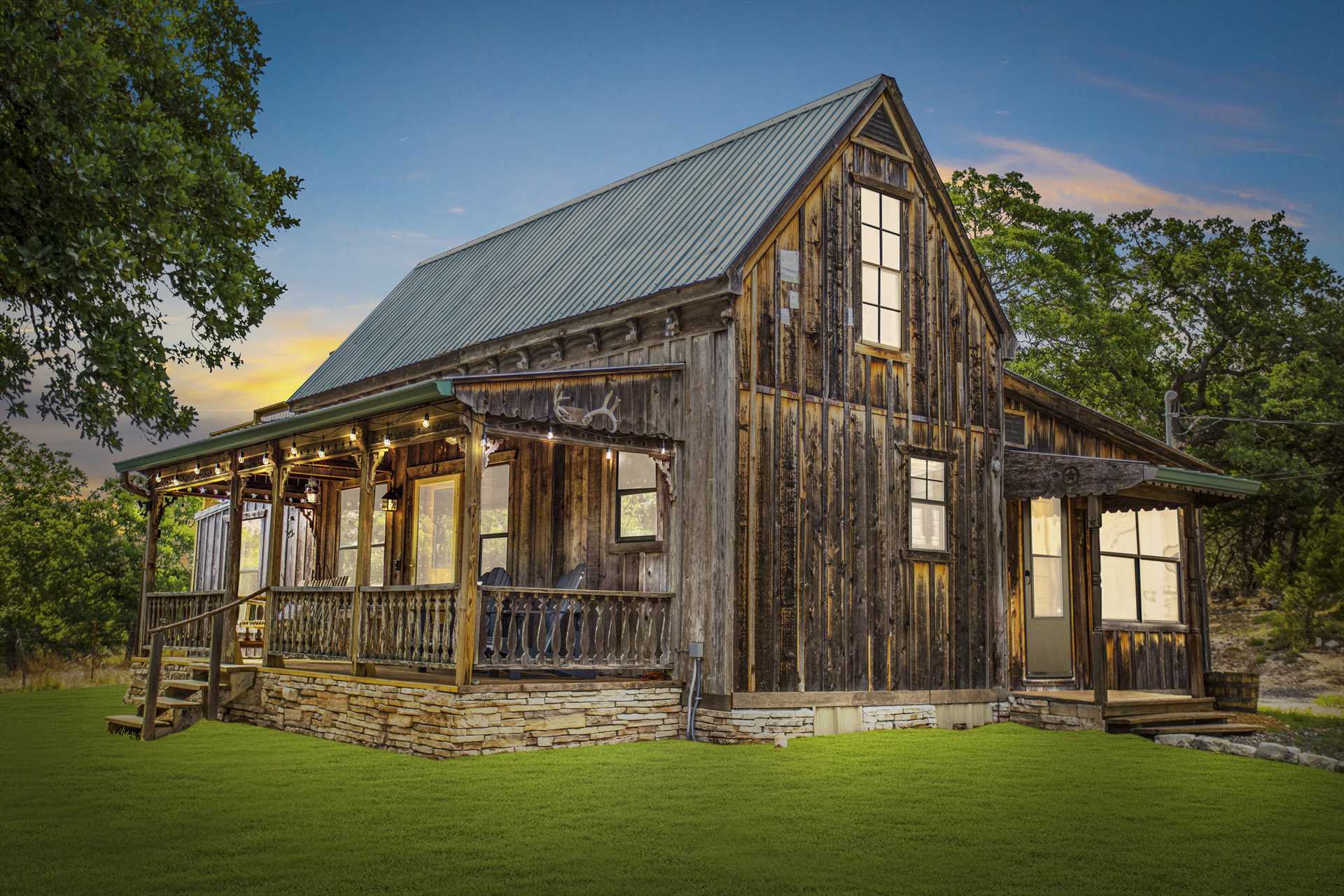                                                 Stone, wood, and steel construction make the farmhouse distinctly Texan: a strong and sturdy complement to the surrounding countryside.