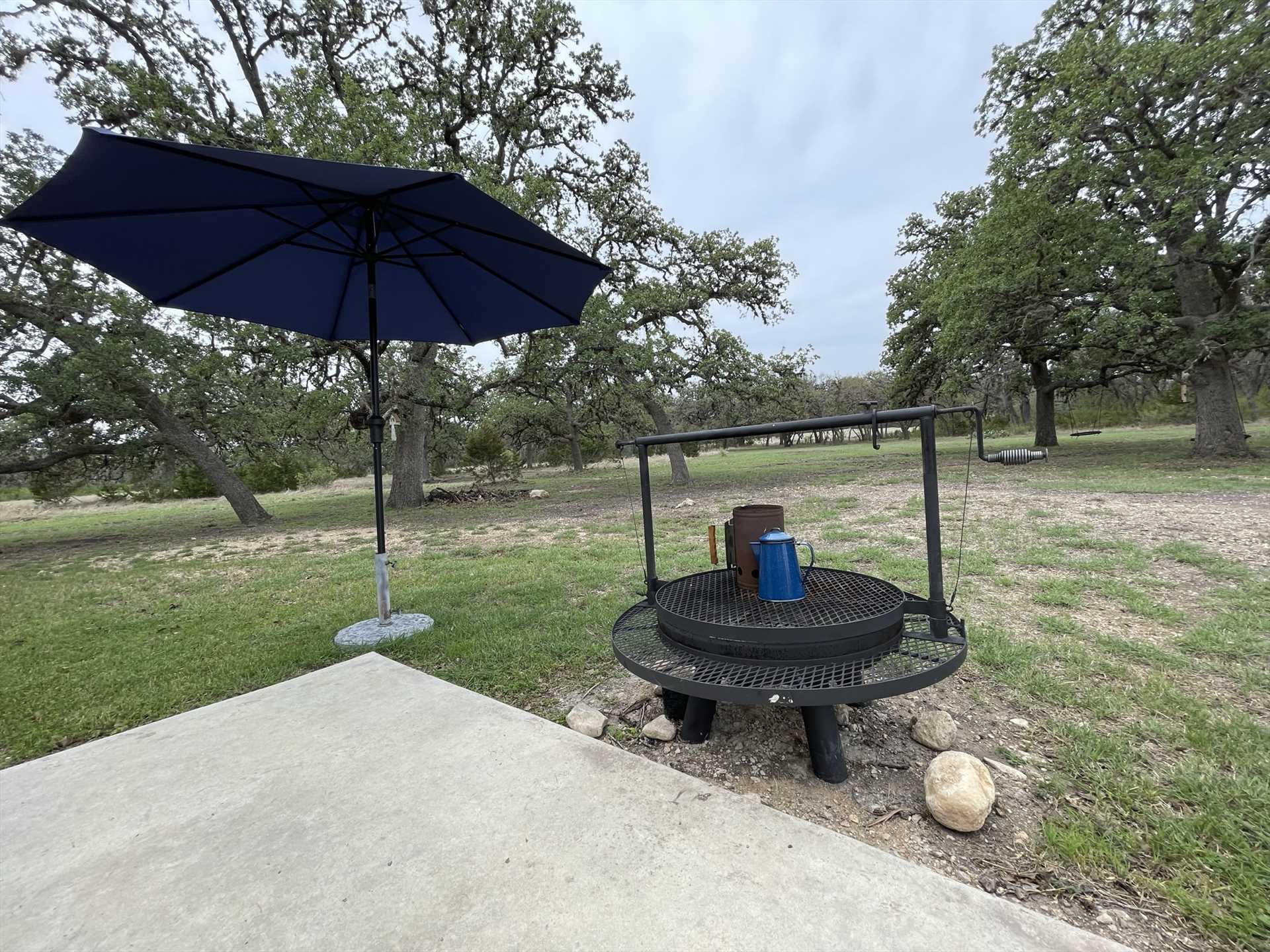                                                 Bubble up a pot of frontier-style coffee, or toast some s'mores, on the convenient and fun fire pit!
