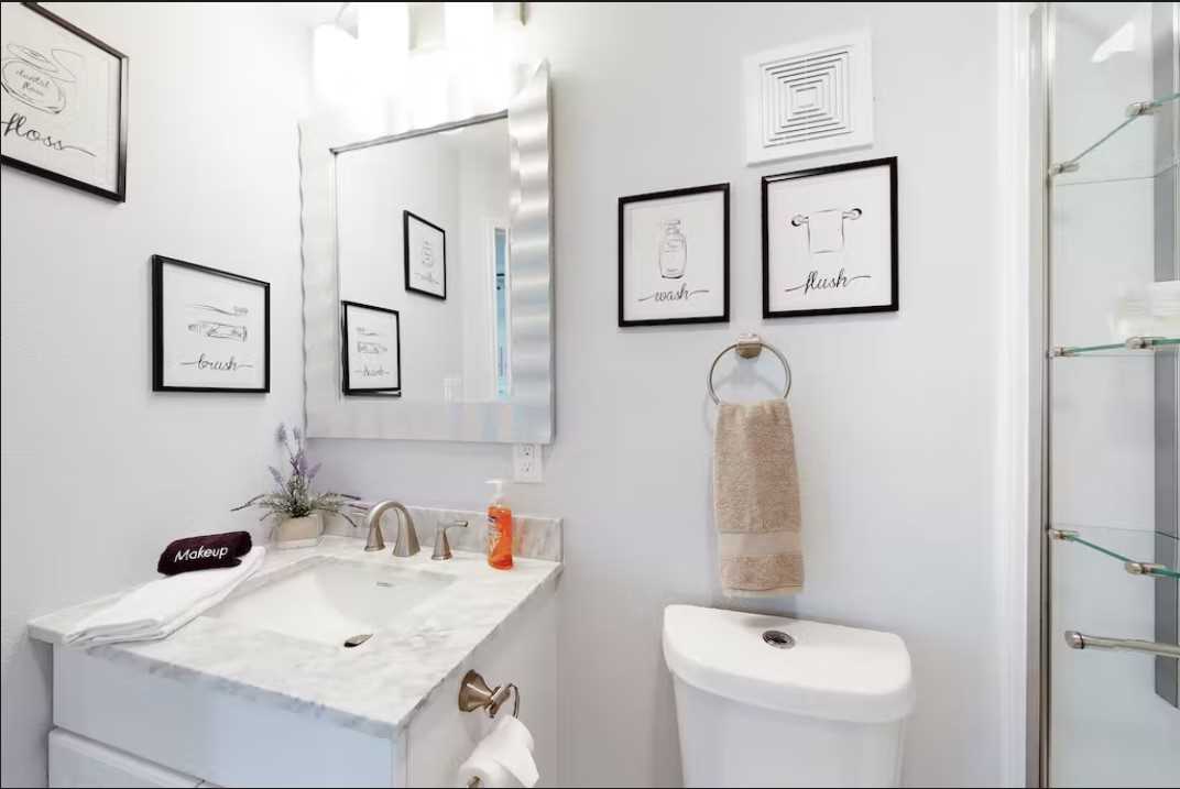                                                 Tasteful and modern decor adorns the master bath, along with clean linens and necessities.
